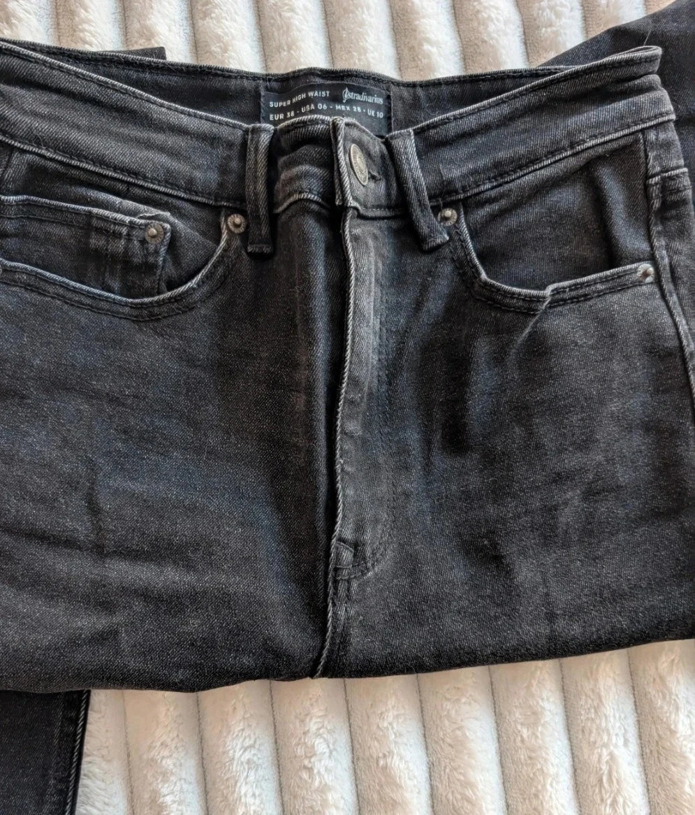 Magnífico Jean skinny cintura alta negro Stradivarius roto en la rodilla – photo 4